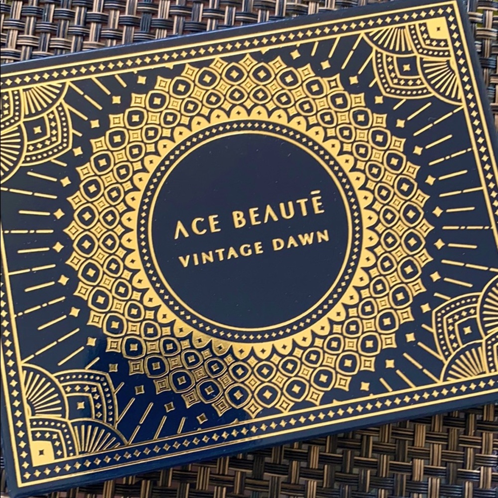 Ace Beaute eyeshadow palette Vintage Dawn NEW BOX